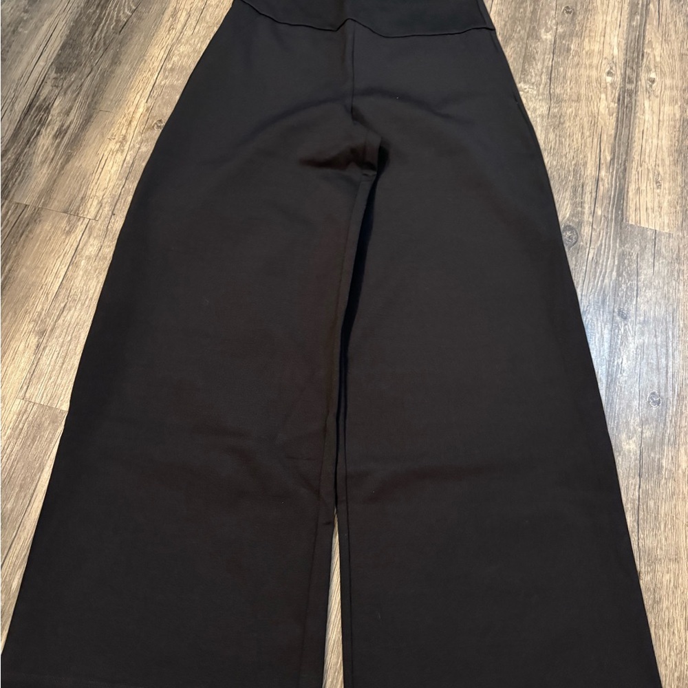 Wide-Leg Black Pants
